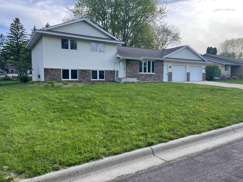 817 10th Ave NW, Waseca, MN 56093