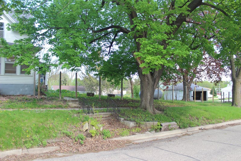 202 S Henry St, Elmore, MN 56027
