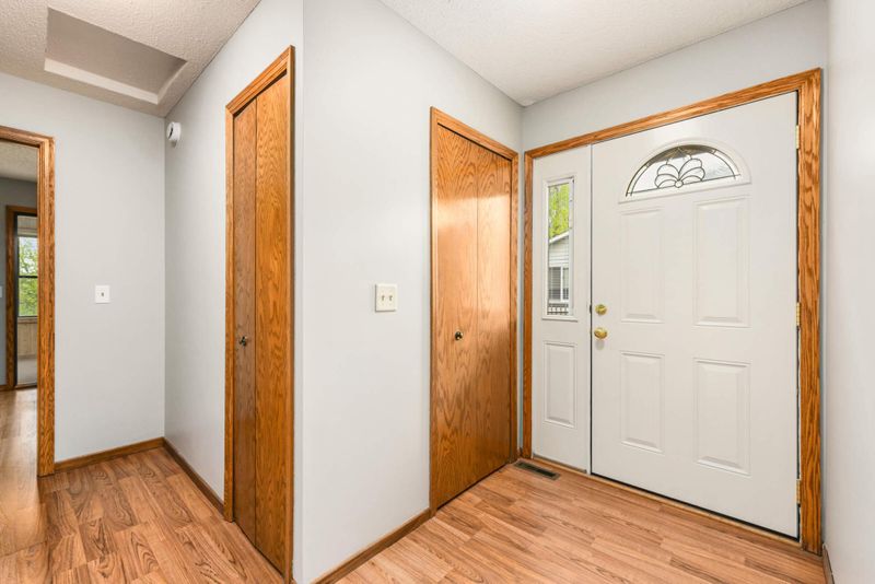 14412 Pennock Ave, Apple Valley, MN 55124