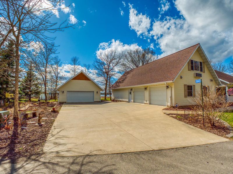 3043 Royalton Dr SW, Bemidji, MN 56601