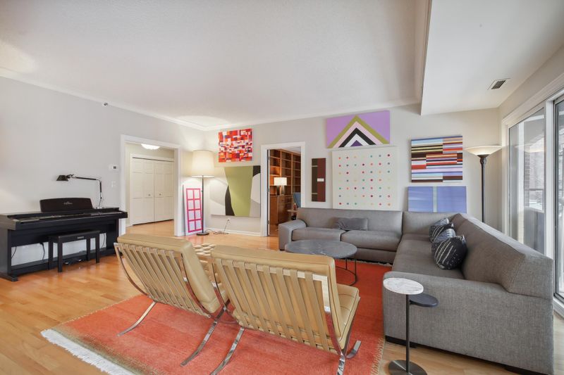 1201 Yale Pl #102, Minneapolis, MN 55403