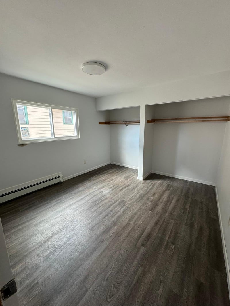 1025 Hudson Rd, Saint Paul, MN 55106