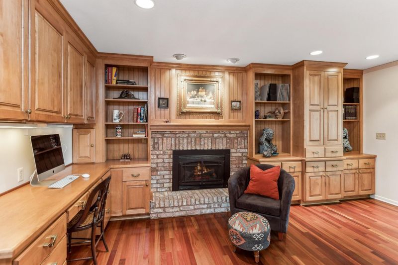 13632 Krestwood Dr, Burnsville, MN 55337