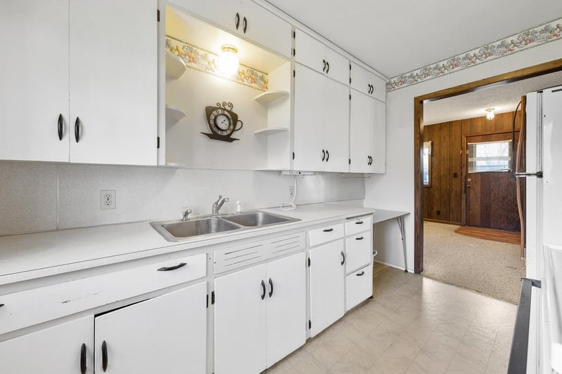 207 Snure St, Lakefield, MN 56150