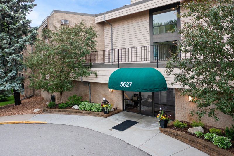 5627 Green Circle Dr #216, Hopkins, MN 55343