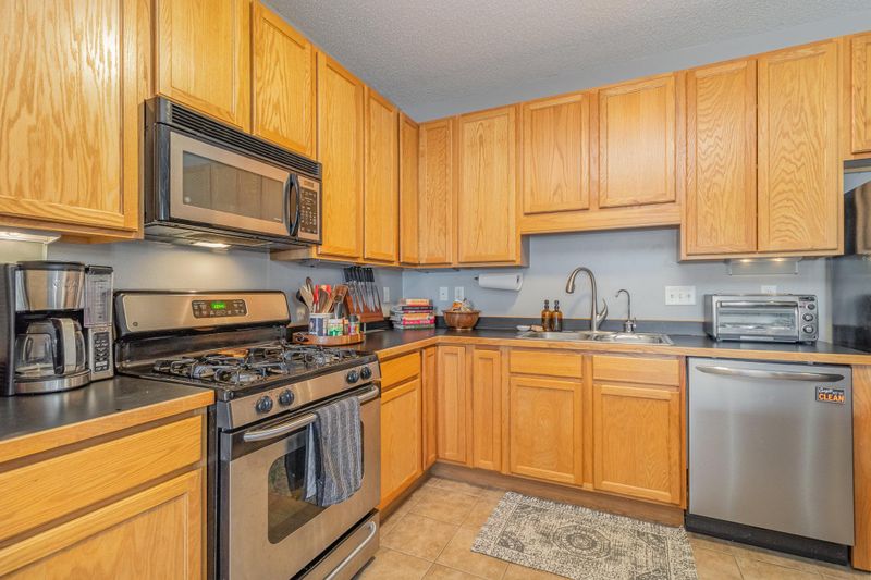 619 8th St SE #408, Minneapolis, MN 55414
