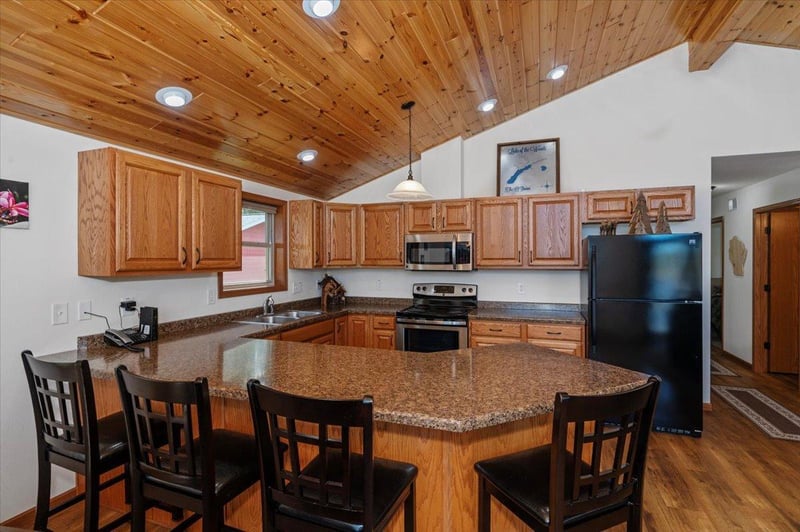 10654 S Lake Of The Woods Rd, Solon Springs, WI 54873
