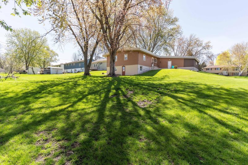 207 E Douglas Ave, Fergus Falls, MN 56537
