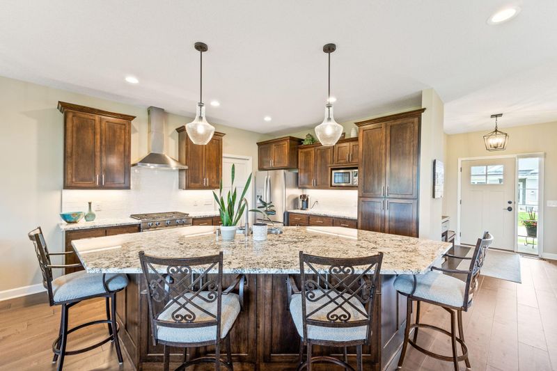 750 Crossroads Ct, Chanhassen, MN 55317