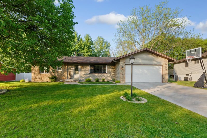 16468 Gannon Ave W, Lakeville, MN 55068