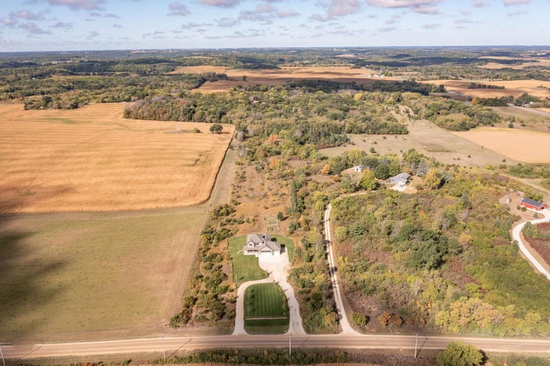 9661 50th Ave NW, Oronoco, MN 55960