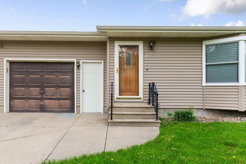 1209 8th St SE, Waseca, MN 56093
