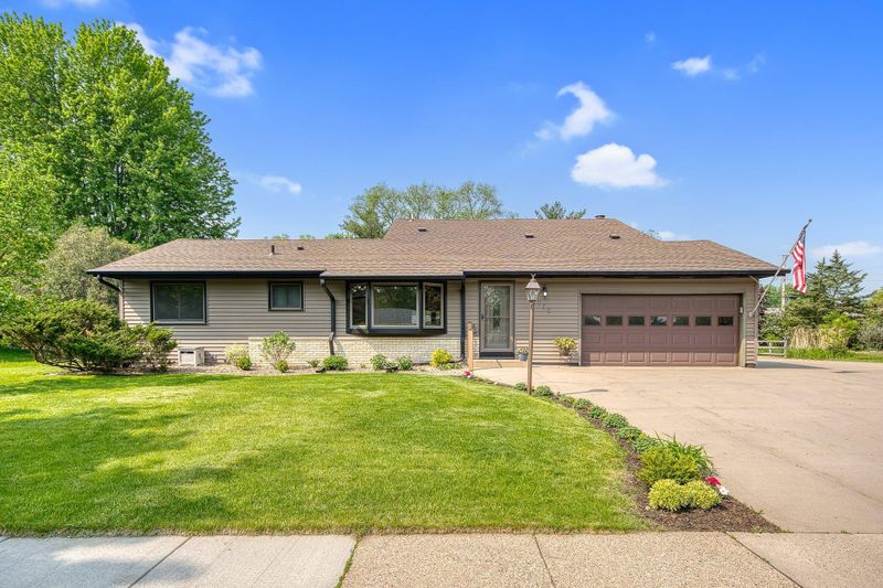 976 Cortland Dr S, Apple Valley, MN 55124