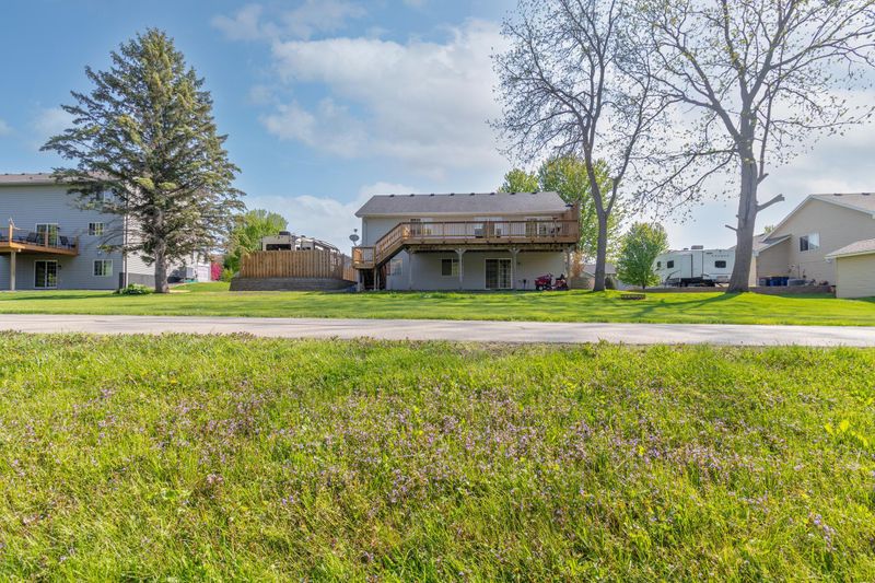 1418 Sun Bird Ln, Faribault, MN 55021