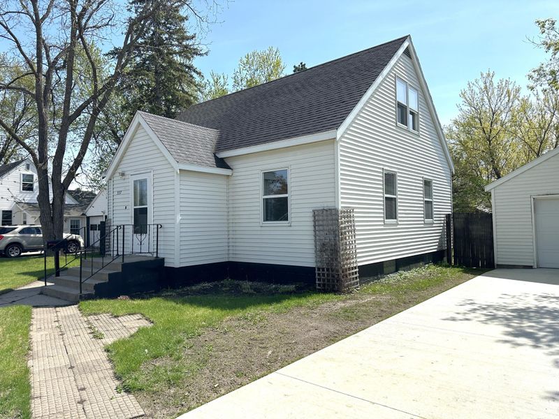 557 4th St SW, Perham, MN 56573