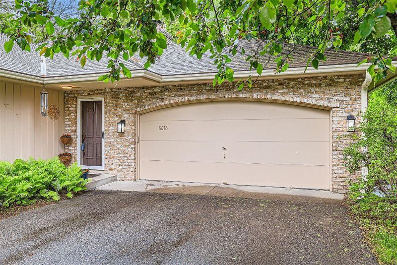 8616 Hiawatha Ave, Eden Prairie, MN 55347