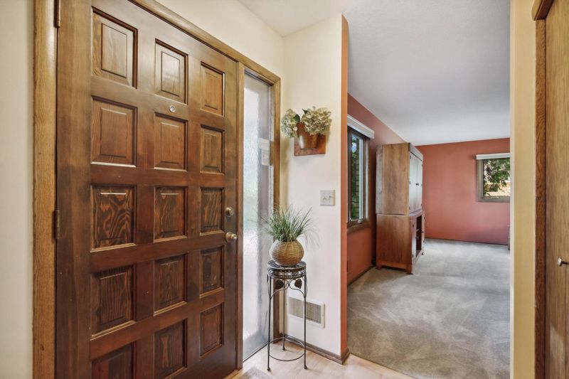 1260 Josephine Rd, Roseville, MN 55113