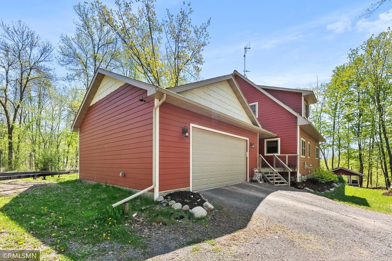 52855 Avalon Ct, Braham, MN 55006