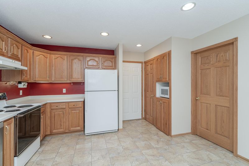 2619 Viola Heights Dr NE, Rochester, MN 55906
