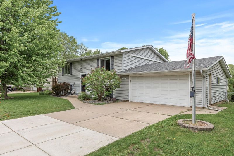 1020 15th St W, Hastings, MN 55033