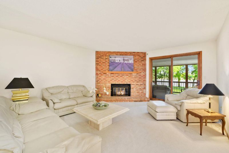 8967 Preserve Blvd, Eden Prairie, MN 55347
