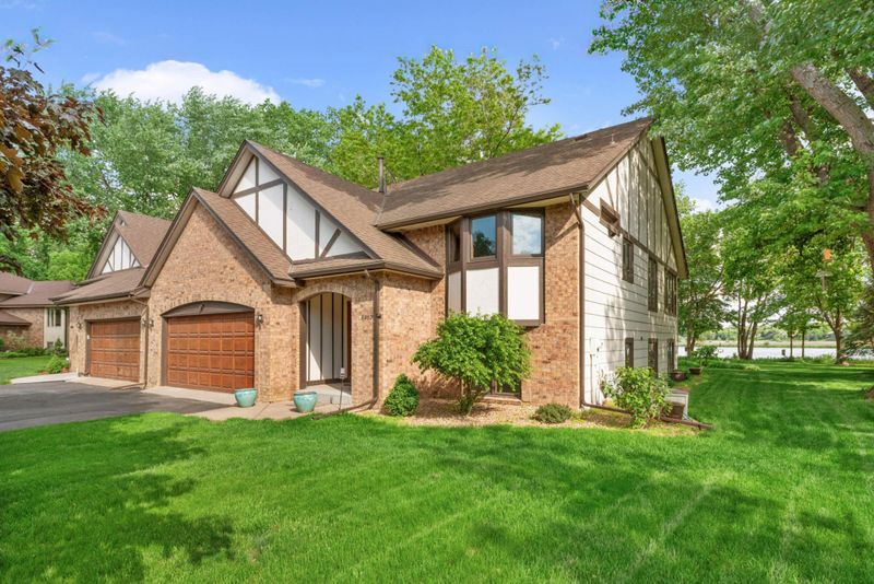 8967 Preserve Blvd, Eden Prairie, MN 55347