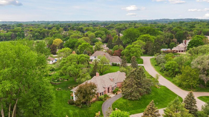 1 Columbine Ln, North Oaks, MN 55127