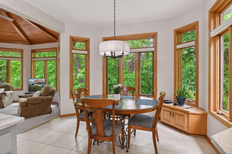 1260 Wildwood Pl, Chaska, MN 55318