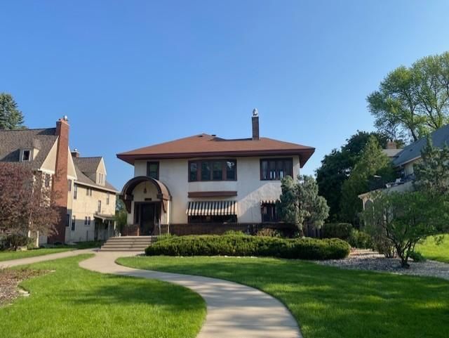 1935 Summit Ave, Saint Paul, MN 55105