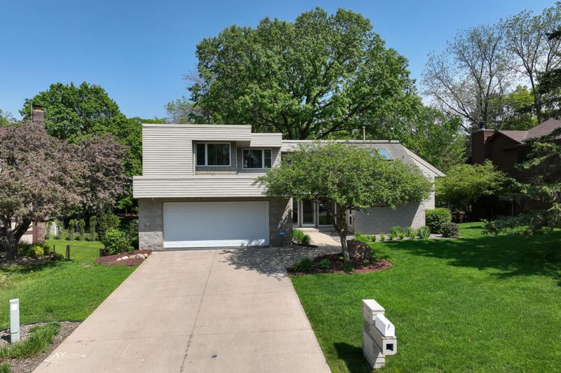 620 Hillwood Ct, Saint Paul, MN 55119