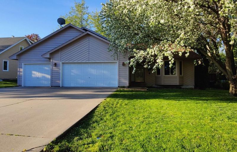 1103 Maplewood Dr, Delano, MN 55328