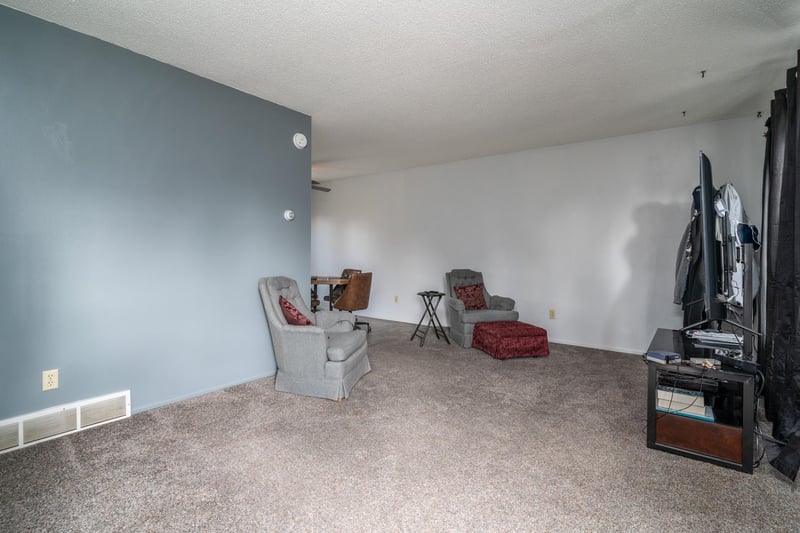 33 Garden Ct NW, East Grand Forks, MN 56721