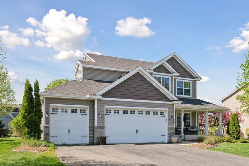 852 Yellowstone Trl, Waconia, MN 55387