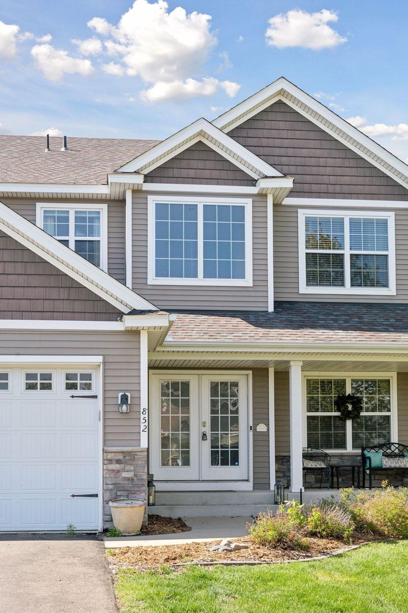 852 Yellowstone Trl, Waconia, MN 55387