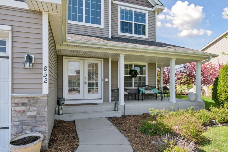 852 Yellowstone Trl, Waconia, MN 55387