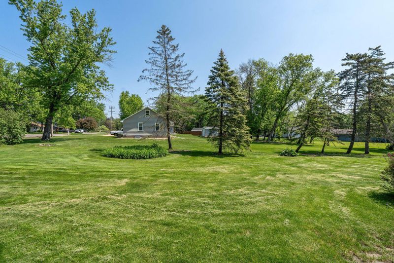 401 Whitegate Ln, Wayzata, MN 55391