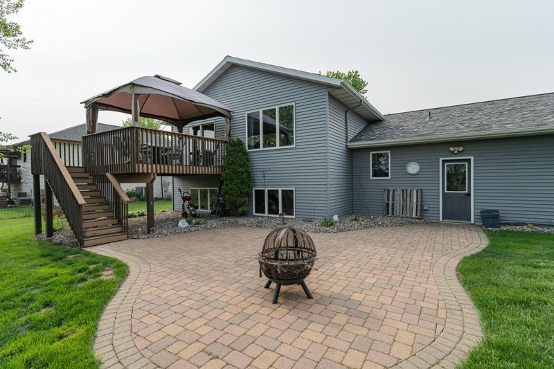 111 Penn Dr, Saint Charles, MN 55972