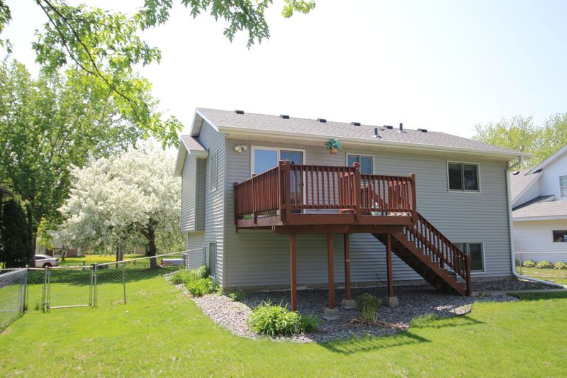 303 9 1/2 St N, Sauk Rapids, MN 56379