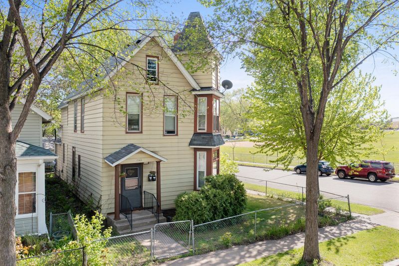 880 Conway St, Saint Paul, MN 55106