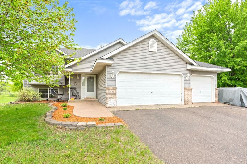 7639 Coventry Cir, North Branch, MN 55056