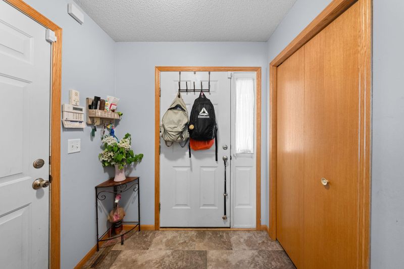 7639 Coventry Cir, North Branch, MN 55056