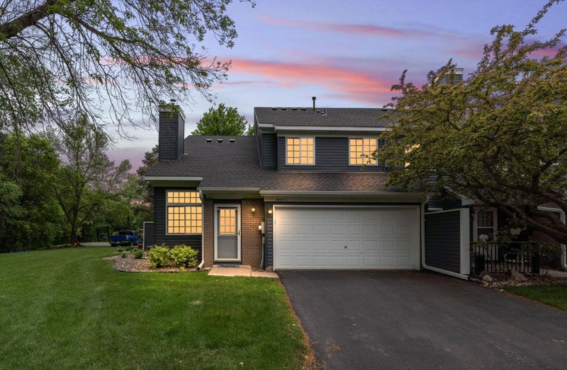 1855 Donegal Dr #1, Woodbury, MN 55125