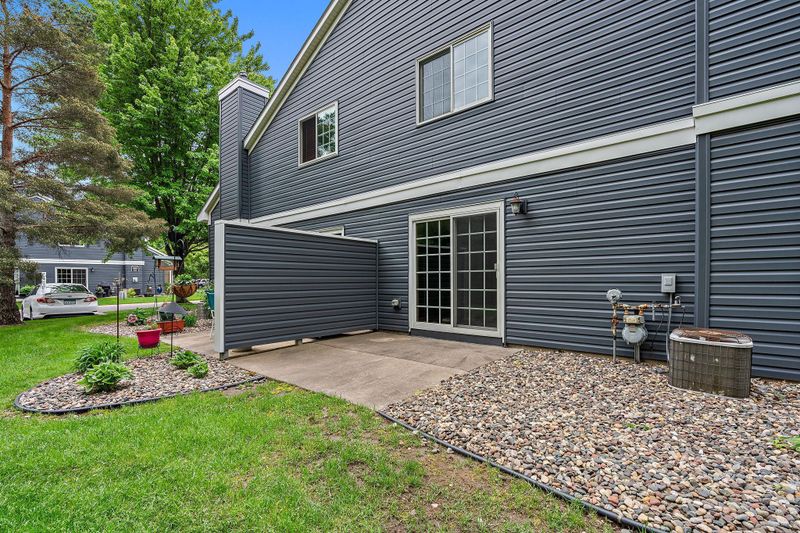 1855 Donegal Dr #1, Woodbury, MN 55125