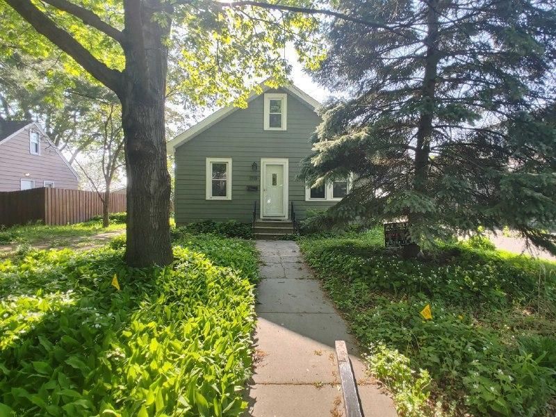 1719 Malvern St, Saint Paul, MN 55113