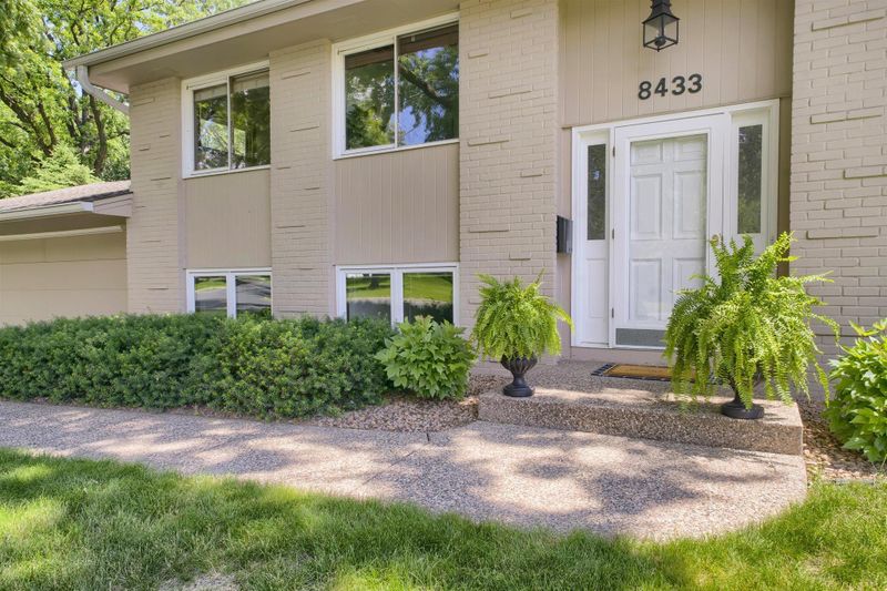 8433 York Ave S, Minneapolis, MN 55431
