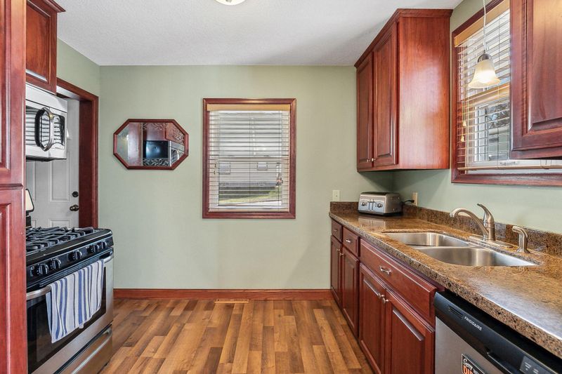 2951 Zenith Ave N, Robbinsdale, MN 55422