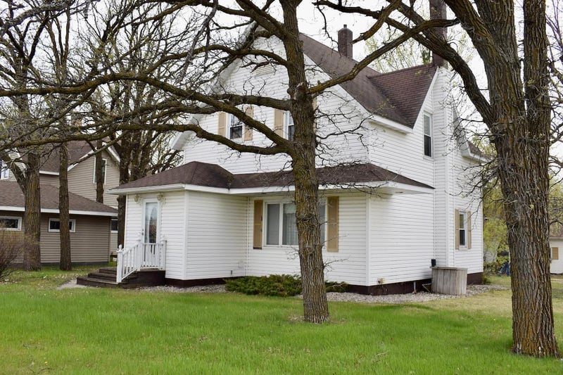 105 Main St N, Karlstad, MN 56732