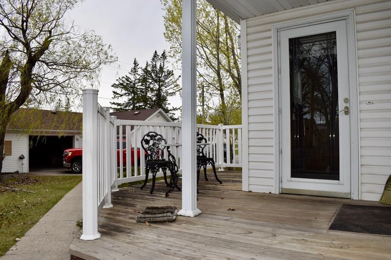 105 Main St N, Karlstad, MN 56732
