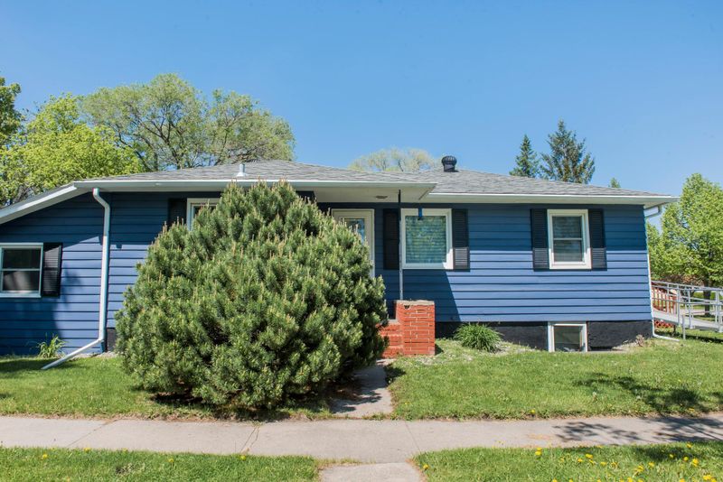 123 15th St S, Moorhead, MN 56560