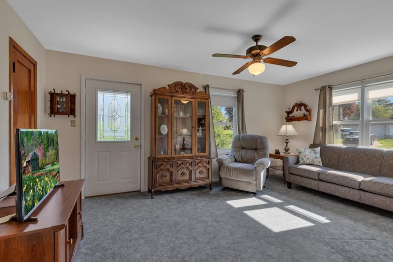 441 Meeker Ave N, Watkins, MN 55389